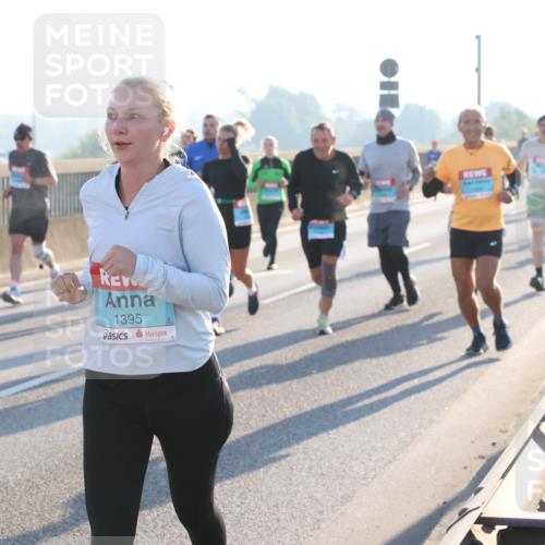 03.10.2025 - Köhlbrandbrückenlauf Lena Gebhardt http://msf.ph/oto/9059295 03.10.2025 09:18:46 Position 1 1395 meine-sportfotos.de