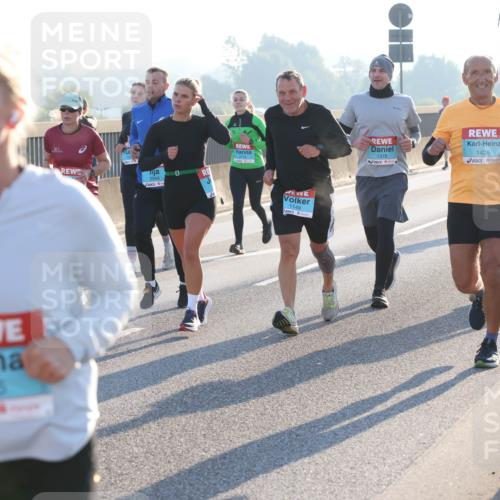 03.10.2025 - Köhlbrandbrückenlauf Lena Gebhardt http://msf.ph/oto/9059304 03.10.2025 09:18:46 Position 1 1395, 2944, 1149, 1378, 1428, 1776 meine-sportfotos.de