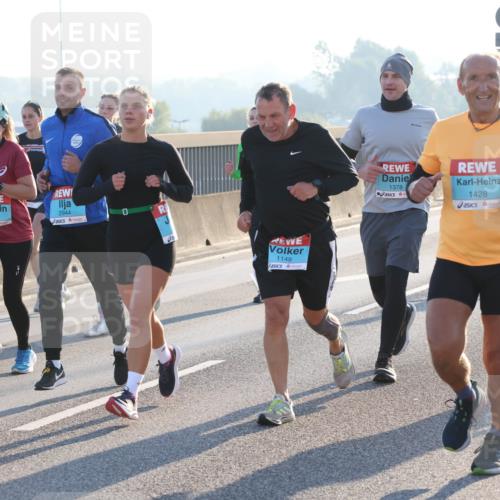 03.10.2025 - Köhlbrandbrückenlauf Lena Gebhardt http://msf.ph/oto/9059336 03.10.2025 09:18:47 Position 1 1384, 2944, 0, 1149, 1378, 1428, 1377 meine-sportfotos.de