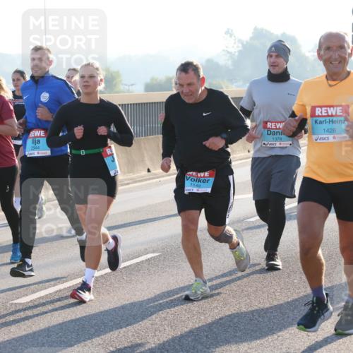 03.10.2025 - Köhlbrandbrückenlauf Lena Gebhardt http://msf.ph/oto/9059343 03.10.2025 09:18:47 Position 1 1384, 2944, 1149, 1378, 1428, 1377 meine-sportfotos.de