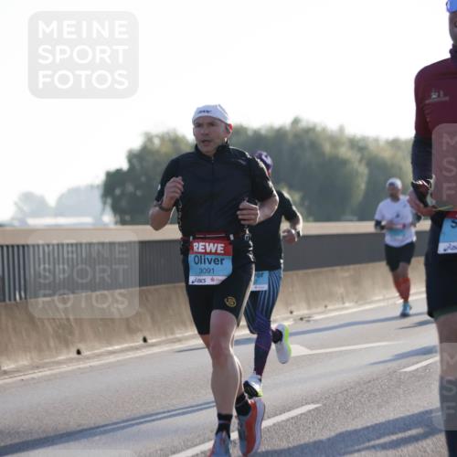 03.10.2025 - Köhlbrandbrückenlauf Jannik Wohlers http://msf.ph/oto/9059373 03.10.2025 09:14:21 Position 3 3091, 3118 meine-sportfotos.de
