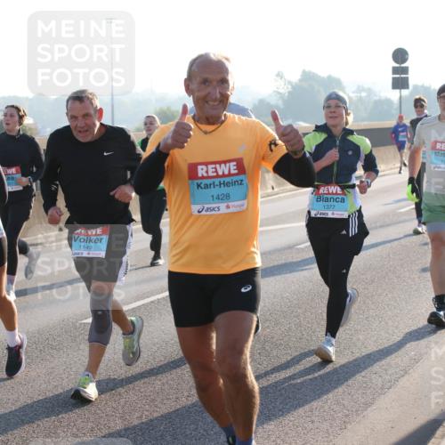 03.10.2025 - Köhlbrandbrückenlauf Lena Gebhardt http://msf.ph/oto/9059385 03.10.2025 09:18:48 Position 1 0, 1148, 1149, 1428, 1377, 1776 meine-sportfotos.de