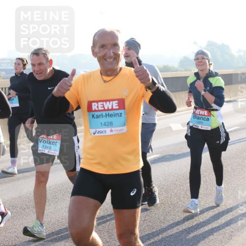 03.10.2025 - Köhlbrandbrückenlauf Lena Gebhardt http://msf.ph/oto/9059392 03.10.2025 09:18:48 Position 1 0, 1149, 1428, 1377, 1776 meine-sportfotos.de