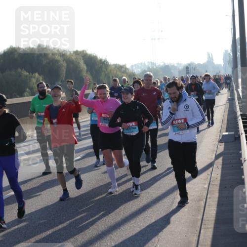 03.10.2025 - Köhlbrandbrückenlauf Jannik Wohlers http://msf.ph/oto/9059445 03.10.2025 09:22:15 Position 3 1977, 2114 meine-sportfotos.de