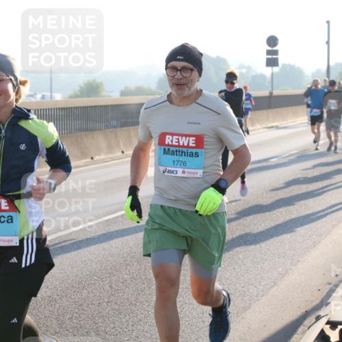 03.10.2025 - Köhlbrandbrückenlauf Lena Gebhardt http://msf.ph/oto/9059455 03.10.2025 09:18:49 Position 1 2714, 1377, 1776 meine-sportfotos.de