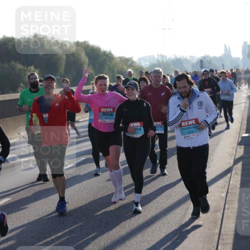 03.10.2025 - Köhlbrandbrückenlauf Jannik Wohlers http://msf.ph/oto/9059463 03.10.2025 09:22:15 Position 3 1937, 1977, 2476 meine-sportfotos.de