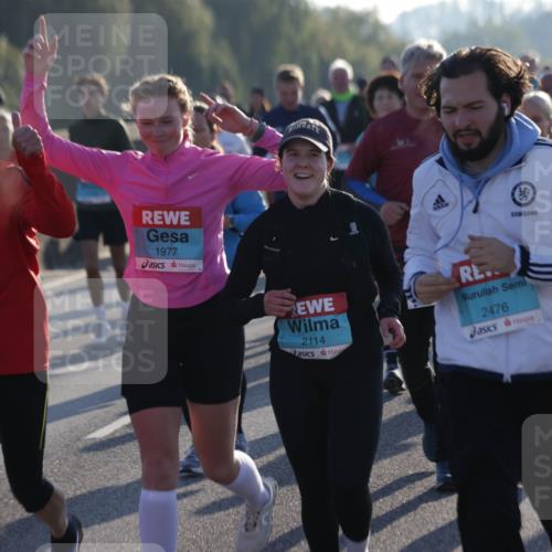 03.10.2025 - Köhlbrandbrückenlauf Jannik Wohlers http://msf.ph/oto/9059496 03.10.2025 09:22:16 Position 3 1977, 2114, 2476 meine-sportfotos.de