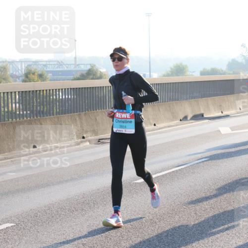 03.10.2025 - Köhlbrandbrückenlauf Lena Gebhardt http://msf.ph/oto/9059502 03.10.2025 09:18:51 Position 1 2814 meine-sportfotos.de