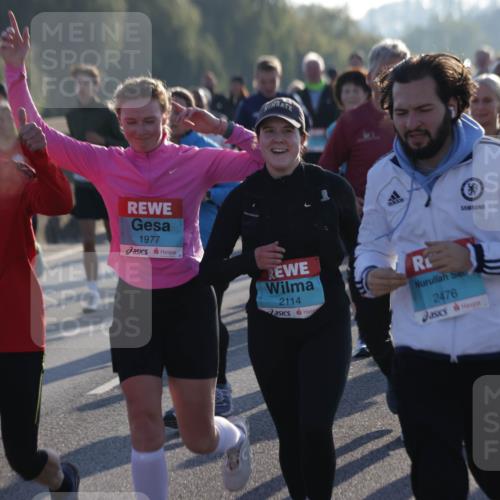 03.10.2025 - Köhlbrandbrückenlauf Jannik Wohlers http://msf.ph/oto/9059503 03.10.2025 09:22:16 Position 3 1977, 2114, 2476 meine-sportfotos.de
