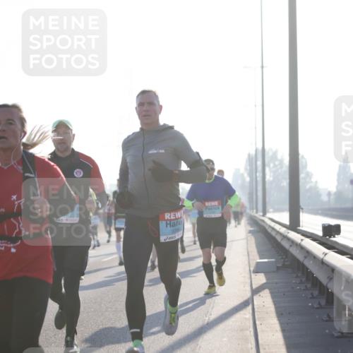 03.10.2025 - Köhlbrandbrückenlauf Jannik Wohlers http://msf.ph/oto/9059511 03.10.2025 09:14:24 Position 3 3354 meine-sportfotos.de