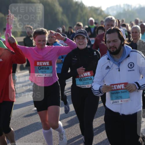 03.10.2025 - Köhlbrandbrückenlauf Jannik Wohlers http://msf.ph/oto/9059515 03.10.2025 09:22:16 Position 3 1977, 2114, 2476 meine-sportfotos.de