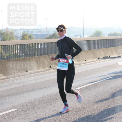 03.10.2025 - Köhlbrandbrückenlauf Lena Gebhardt http://msf.ph/oto/9059518 03.10.2025 09:18:52 Position 1 2814 meine-sportfotos.de