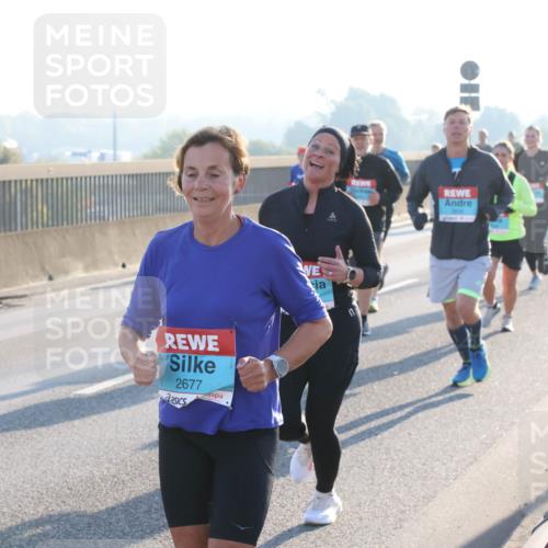 03.10.2025 - Köhlbrandbrückenlauf Lena Gebhardt http://msf.ph/oto/9059558 03.10.2025 09:18:53 Position 1 2677 meine-sportfotos.de