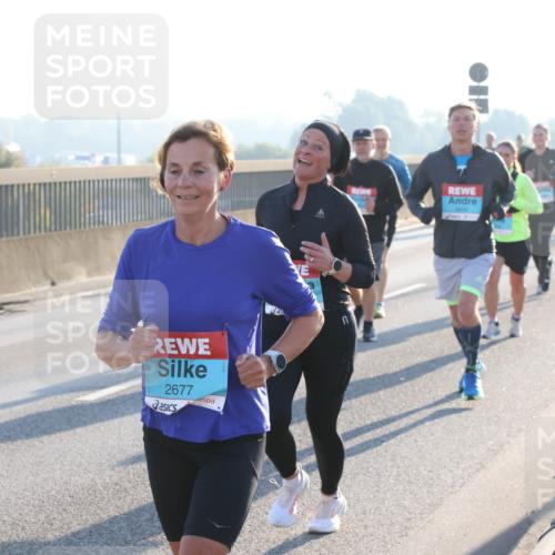 03.10.2025 - Köhlbrandbrückenlauf Lena Gebhardt http://msf.ph/oto/9059572 03.10.2025 09:18:53 Position 1 2677 meine-sportfotos.de
