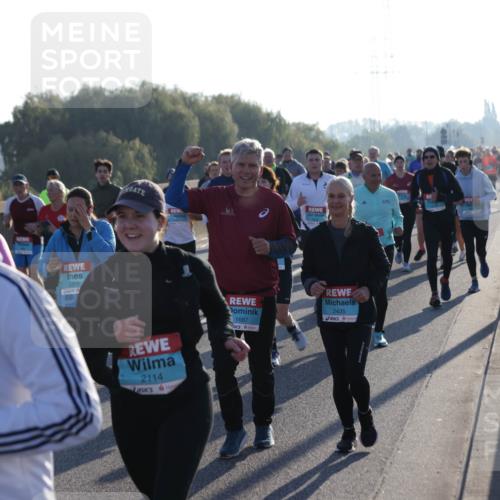03.10.2025 - Köhlbrandbrückenlauf Jannik Wohlers http://msf.ph/oto/9059577 03.10.2025 09:22:17 Position 3 2476, 2315, 2114, 1687, 2435 meine-sportfotos.de