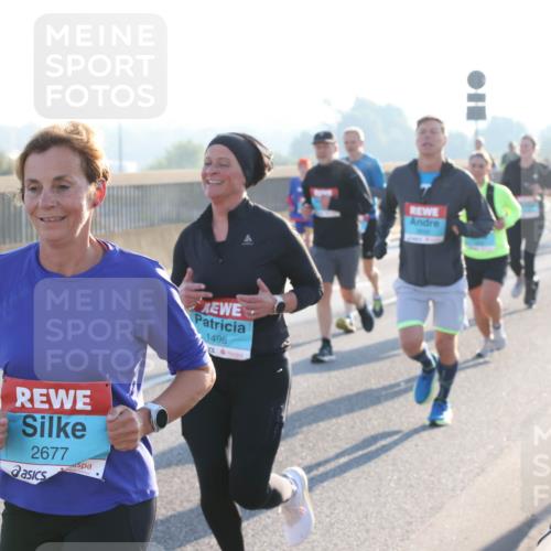03.10.2025 - Köhlbrandbrückenlauf Lena Gebhardt http://msf.ph/oto/9059580 03.10.2025 09:18:53 Position 1 2677, 1496 meine-sportfotos.de