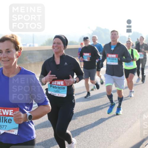 03.10.2025 - Köhlbrandbrückenlauf Lena Gebhardt http://msf.ph/oto/9059592 03.10.2025 09:18:53 Position 1 2677, 1496 meine-sportfotos.de