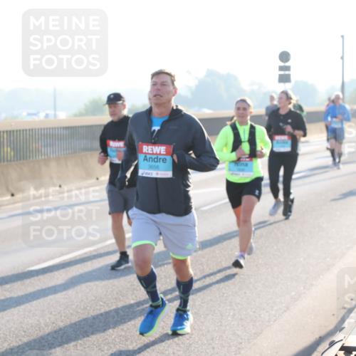 03.10.2025 - Köhlbrandbrückenlauf Lena Gebhardt http://msf.ph/oto/9059622 03.10.2025 09:18:54 Position 1 80, 3656 meine-sportfotos.de