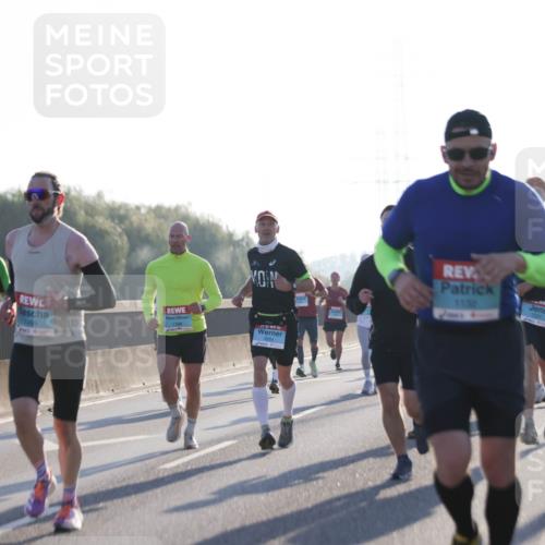 03.10.2025 - Köhlbrandbrückenlauf Jannik Wohlers http://msf.ph/oto/9059629 03.10.2025 09:14:26 Position 3 2710, 1269, 1132 meine-sportfotos.de