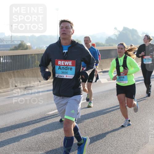 03.10.2025 - Köhlbrandbrückenlauf Lena Gebhardt http://msf.ph/oto/9059644 03.10.2025 09:18:54 Position 1 3656, 1836 meine-sportfotos.de