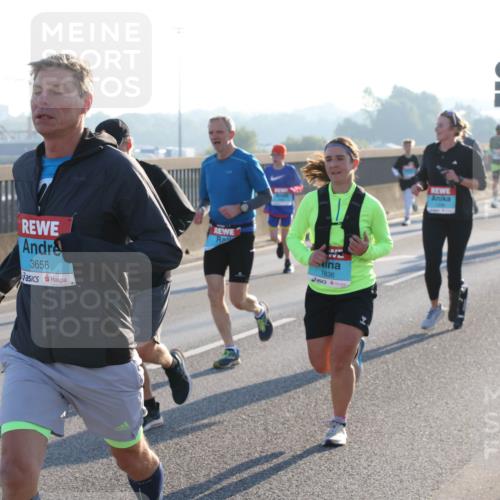 03.10.2025 - Köhlbrandbrückenlauf Lena Gebhardt http://msf.ph/oto/9059656 03.10.2025 09:18:55 Position 1 3656, 27, 1836 meine-sportfotos.de