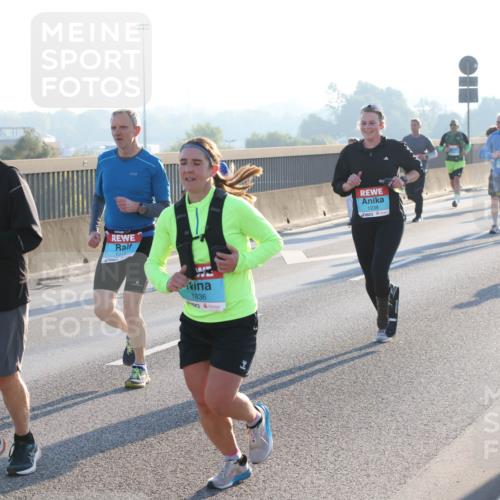 03.10.2025 - Köhlbrandbrückenlauf Lena Gebhardt http://msf.ph/oto/9059678 03.10.2025 09:18:55 Position 1 1319, 1836, 1238 meine-sportfotos.de