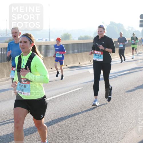 03.10.2025 - Köhlbrandbrückenlauf Lena Gebhardt http://msf.ph/oto/9059693 03.10.2025 09:18:55 Position 1 9, 1836, 1238 meine-sportfotos.de