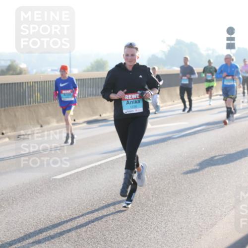 03.10.2025 - Köhlbrandbrückenlauf Lena Gebhardt http://msf.ph/oto/9059703 03.10.2025 09:18:56 Position 1 1238 meine-sportfotos.de