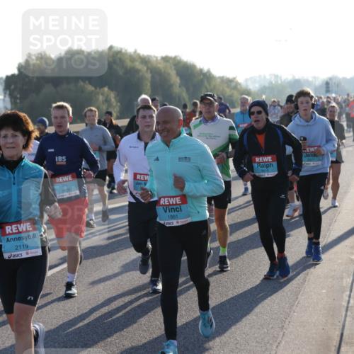 03.10.2025 - Köhlbrandbrückenlauf Jannik Wohlers http://msf.ph/oto/9059706 03.10.2025 09:22:20 Position 3 2119, 3829, 1861, 3647, 3116 meine-sportfotos.de