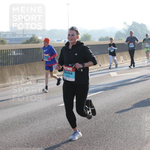 03.10.2025 - Köhlbrandbrückenlauf Lena Gebhardt http://msf.ph/oto/9059731 03.10.2025 09:18:56 Position 1 1238 meine-sportfotos.de