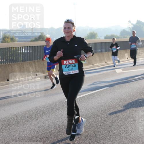 03.10.2025 - Köhlbrandbrückenlauf Lena Gebhardt http://msf.ph/oto/9059736 03.10.2025 09:18:56 Position 1 1238 meine-sportfotos.de