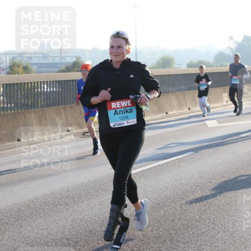 03.10.2025 - Köhlbrandbrückenlauf Lena Gebhardt http://msf.ph/oto/9059742 03.10.2025 09:18:57 Position 1 1238 meine-sportfotos.de