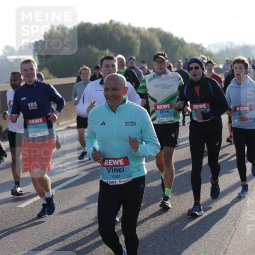 03.10.2025 - Köhlbrandbrückenlauf Jannik Wohlers http://msf.ph/oto/9059753 03.10.2025 09:22:20 Position 3 2119, 3829, 1861, 1813 meine-sportfotos.de