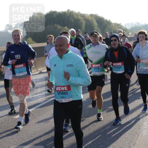 03.10.2025 - Köhlbrandbrückenlauf Jannik Wohlers http://msf.ph/oto/9059765 03.10.2025 09:22:20 Position 3 2119, 3829, 20, 23, 1813, 3116, 3647, 1861 meine-sportfotos.de