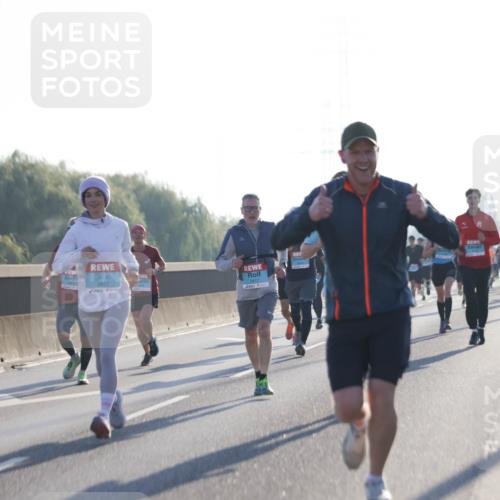 03.10.2025 - Köhlbrandbrückenlauf Jannik Wohlers http://msf.ph/oto/9059770 03.10.2025 09:14:30 Position 3 3837 meine-sportfotos.de