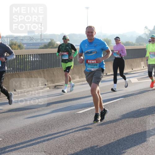 03.10.2025 - Köhlbrandbrückenlauf Lena Gebhardt http://msf.ph/oto/9059776 03.10.2025 09:19:01 Position 1 1172, 3585, 319 meine-sportfotos.de