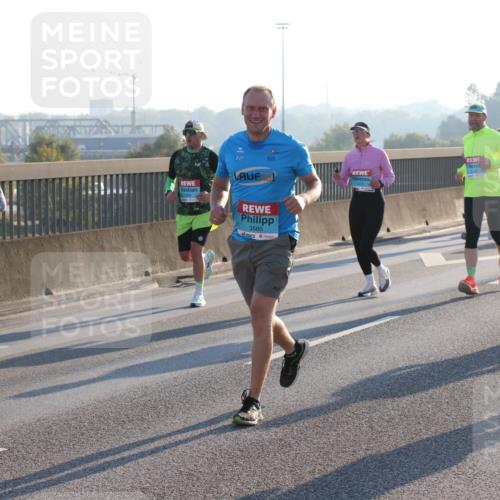 03.10.2025 - Köhlbrandbrückenlauf Lena Gebhardt http://msf.ph/oto/9059803 03.10.2025 09:19:01 Position 1 1172, 1409, 1346, 3585, 3197 meine-sportfotos.de