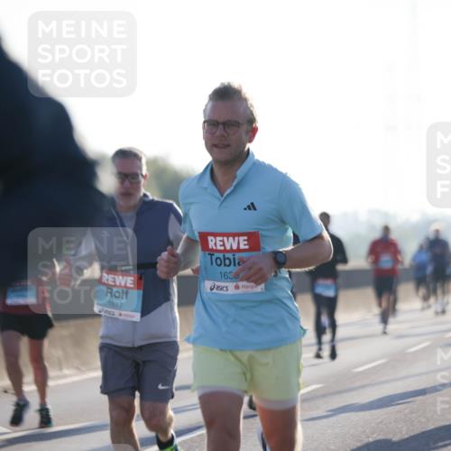 03.10.2025 - Köhlbrandbrückenlauf Jannik Wohlers http://msf.ph/oto/9059844 03.10.2025 09:14:32 Position 3 1617, 1635 meine-sportfotos.de
