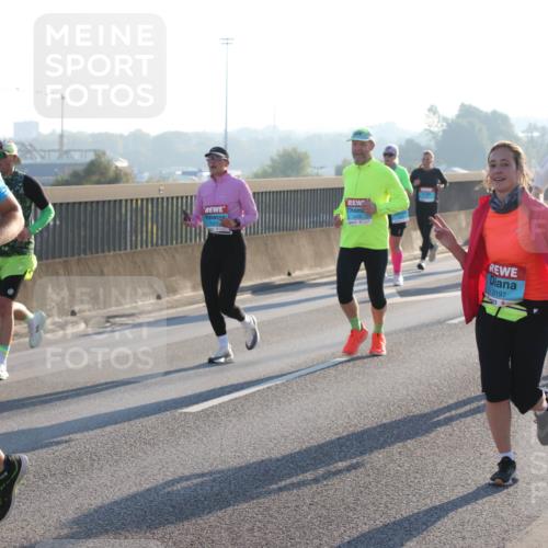 03.10.2025 - Köhlbrandbrückenlauf Lena Gebhardt http://msf.ph/oto/9059850 03.10.2025 09:19:02 Position 1 3585, 1409, 3197 meine-sportfotos.de