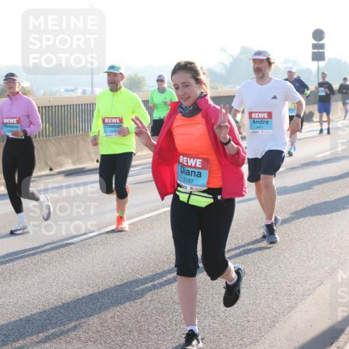 03.10.2025 - Köhlbrandbrückenlauf Lena Gebhardt http://msf.ph/oto/9059888 03.10.2025 09:19:02 Position 1 1409, 3197, 3481 meine-sportfotos.de