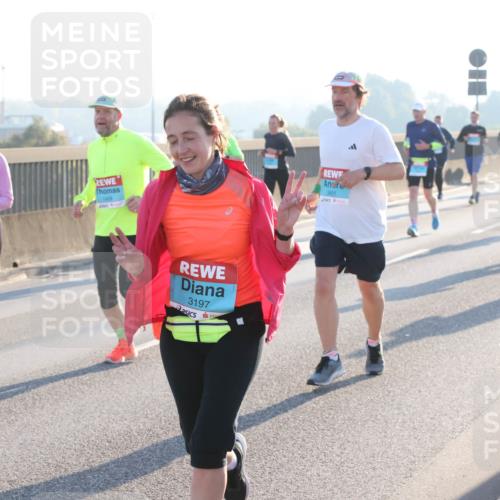 03.10.2025 - Köhlbrandbrückenlauf Lena Gebhardt http://msf.ph/oto/9059919 03.10.2025 09:19:03 Position 1 1409, 3197, 3481 meine-sportfotos.de