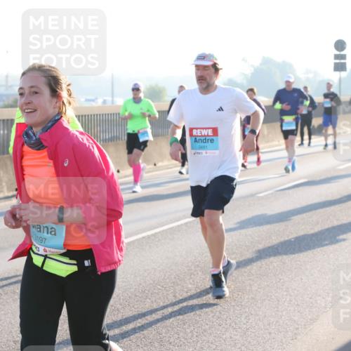 03.10.2025 - Köhlbrandbrückenlauf Lena Gebhardt http://msf.ph/oto/9059936 03.10.2025 09:19:03 Position 1 3197, 3481 meine-sportfotos.de