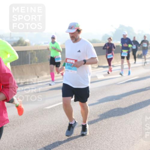 03.10.2025 - Köhlbrandbrückenlauf Lena Gebhardt http://msf.ph/oto/9059945 03.10.2025 09:19:03 Position 1 3197, 3481 meine-sportfotos.de