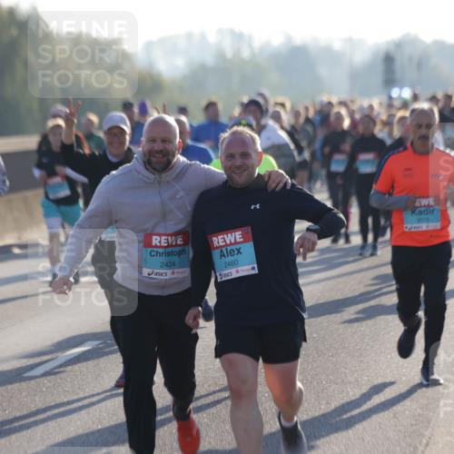 03.10.2025 - Köhlbrandbrückenlauf Jannik Wohlers http://msf.ph/oto/9059975 03.10.2025 09:22:27 Position 3 2424, 2460, 3576 meine-sportfotos.de