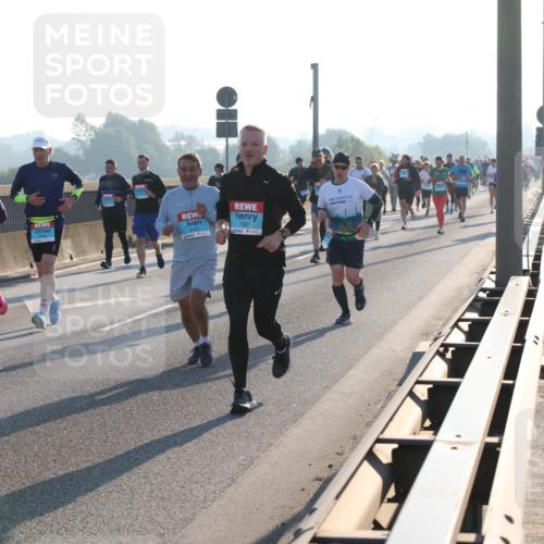 03.10.2025 - Köhlbrandbrückenlauf Lena Gebhardt http://msf.ph/oto/9059990 03.10.2025 09:19:04 Position 1 1397 meine-sportfotos.de