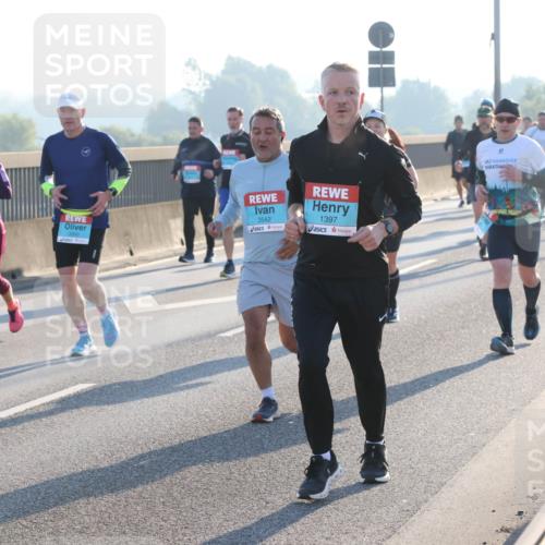 03.10.2025 - Köhlbrandbrückenlauf Lena Gebhardt http://msf.ph/oto/9060002 03.10.2025 09:19:05 Position 1 3542, 1397 meine-sportfotos.de