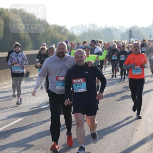 03.10.2025 - Köhlbrandbrückenlauf Jannik Wohlers http://msf.ph/oto/9060009 03.10.2025 09:22:28 Position 3 2424, 2460, 3576 meine-sportfotos.de
