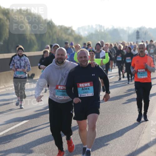 03.10.2025 - Köhlbrandbrückenlauf Jannik Wohlers http://msf.ph/oto/9060028 03.10.2025 09:22:28 Position 3 2424, 2460, 3576 meine-sportfotos.de