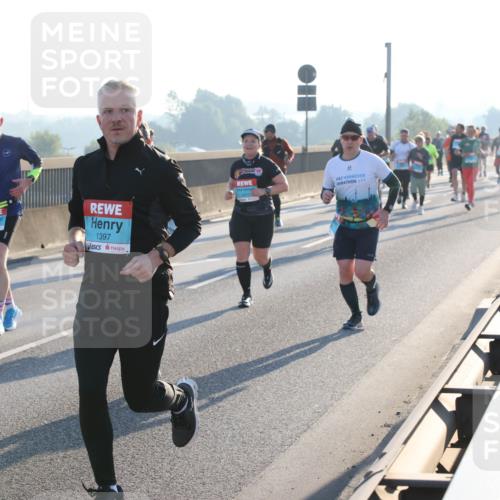 03.10.2025 - Köhlbrandbrückenlauf Lena Gebhardt http://msf.ph/oto/9060057 03.10.2025 09:19:06 Position 1 1397 meine-sportfotos.de