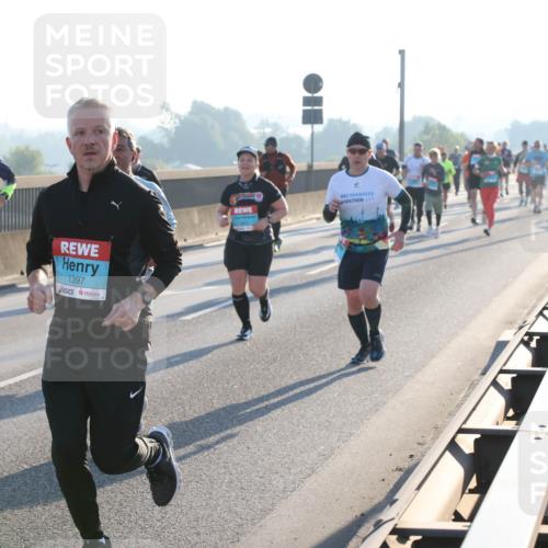 03.10.2025 - Köhlbrandbrückenlauf Lena Gebhardt http://msf.ph/oto/9060062 03.10.2025 09:19:06 Position 1 1397 meine-sportfotos.de